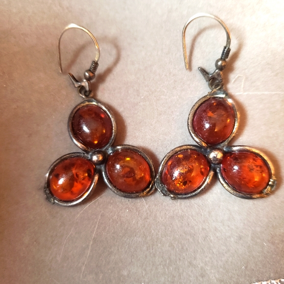 Jewelry - Ladies pierced earrings